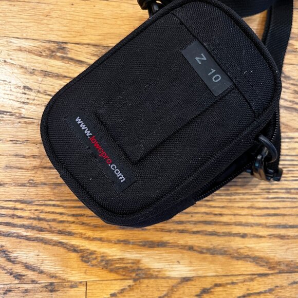 Lowerpro Small Black Portable Digital Camera Case with Adjustable Strap - Picture 9 of 12
